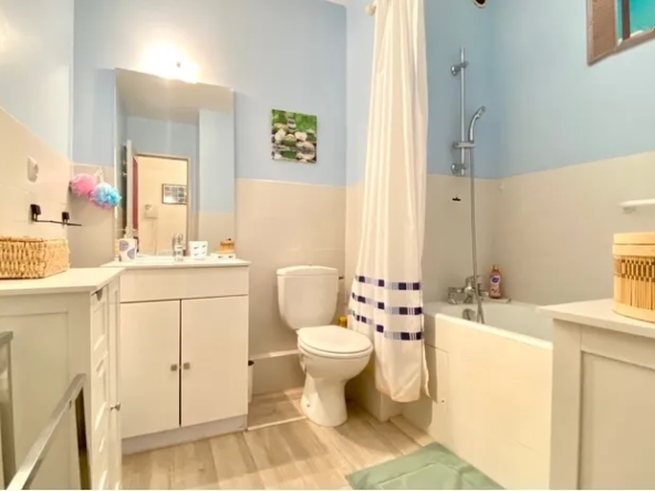 Studio Rénové à Bandol - 28 m² au Calme 