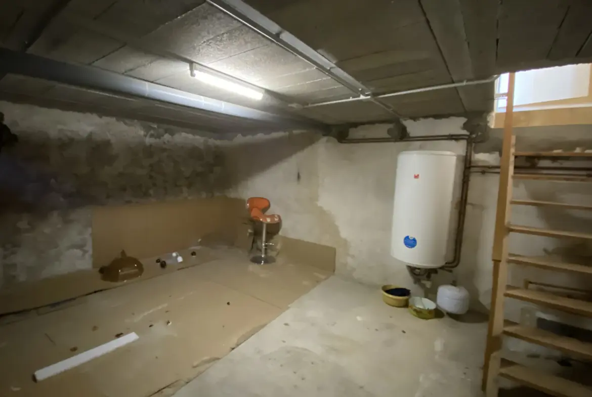 Maison avec cour à vendre au centre-ville de Langon 