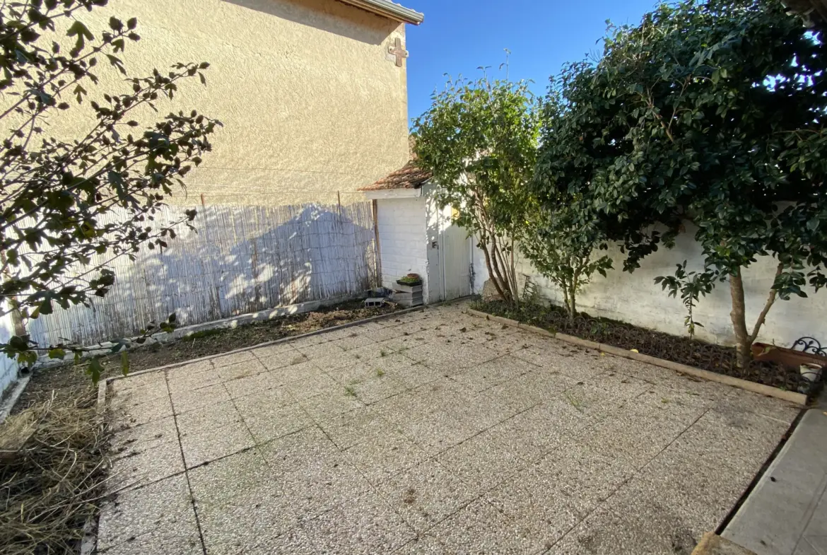 Maison avec cour à vendre au centre-ville de Langon 