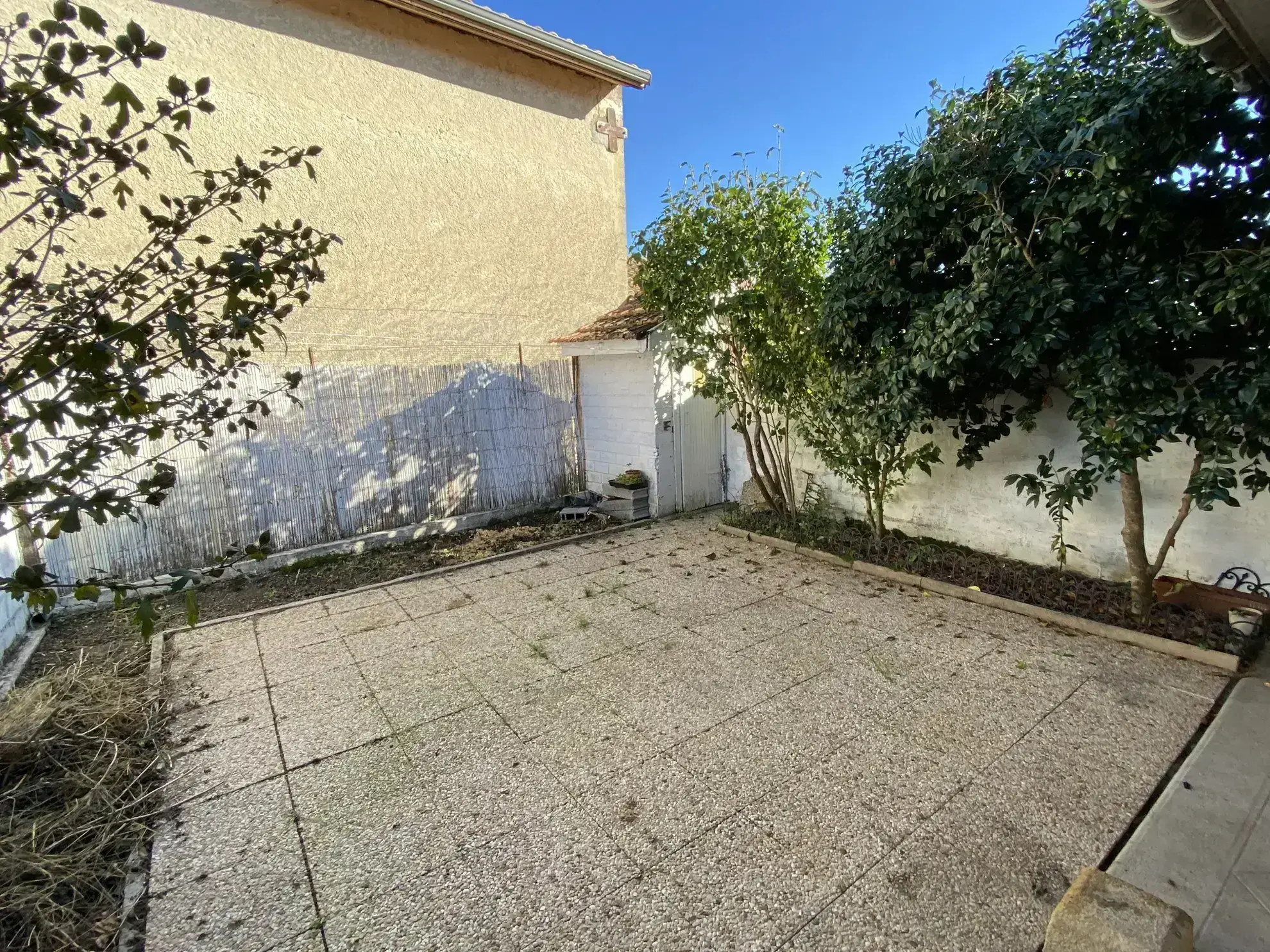 Maison avec cour à vendre au centre-ville de Langon 