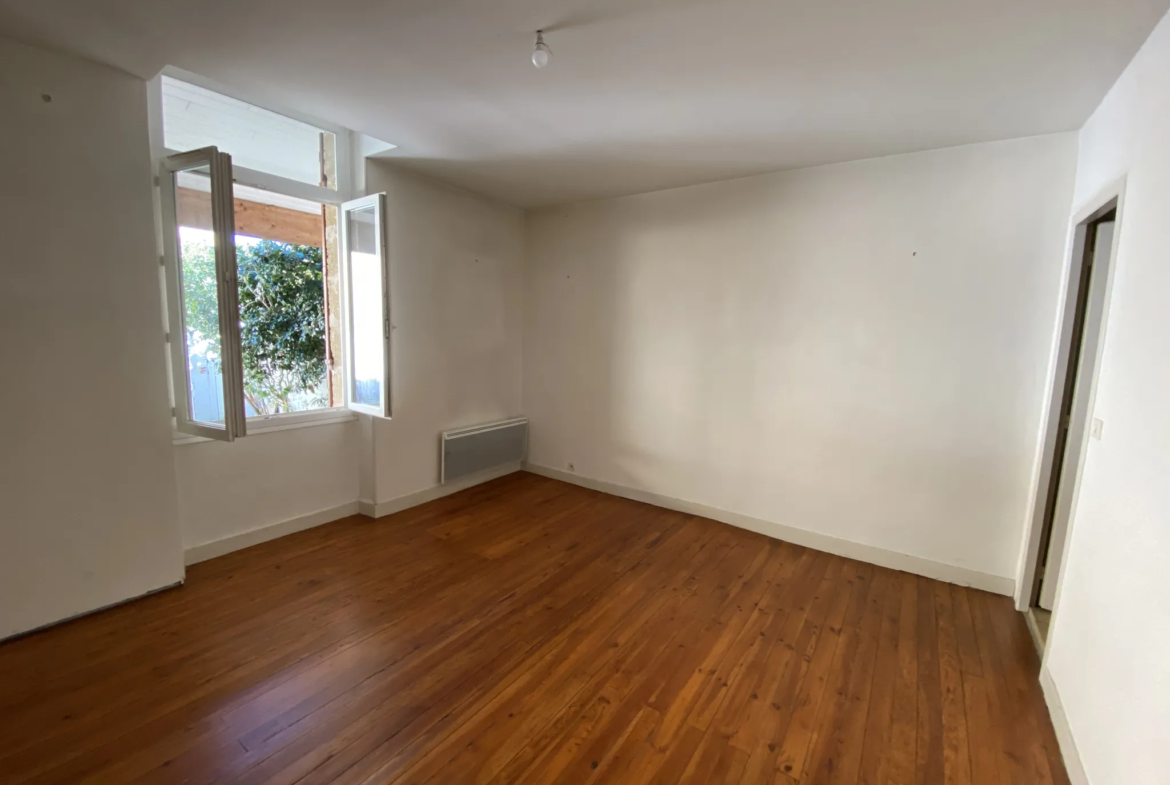 Maison avec cour à vendre au centre-ville de Langon 