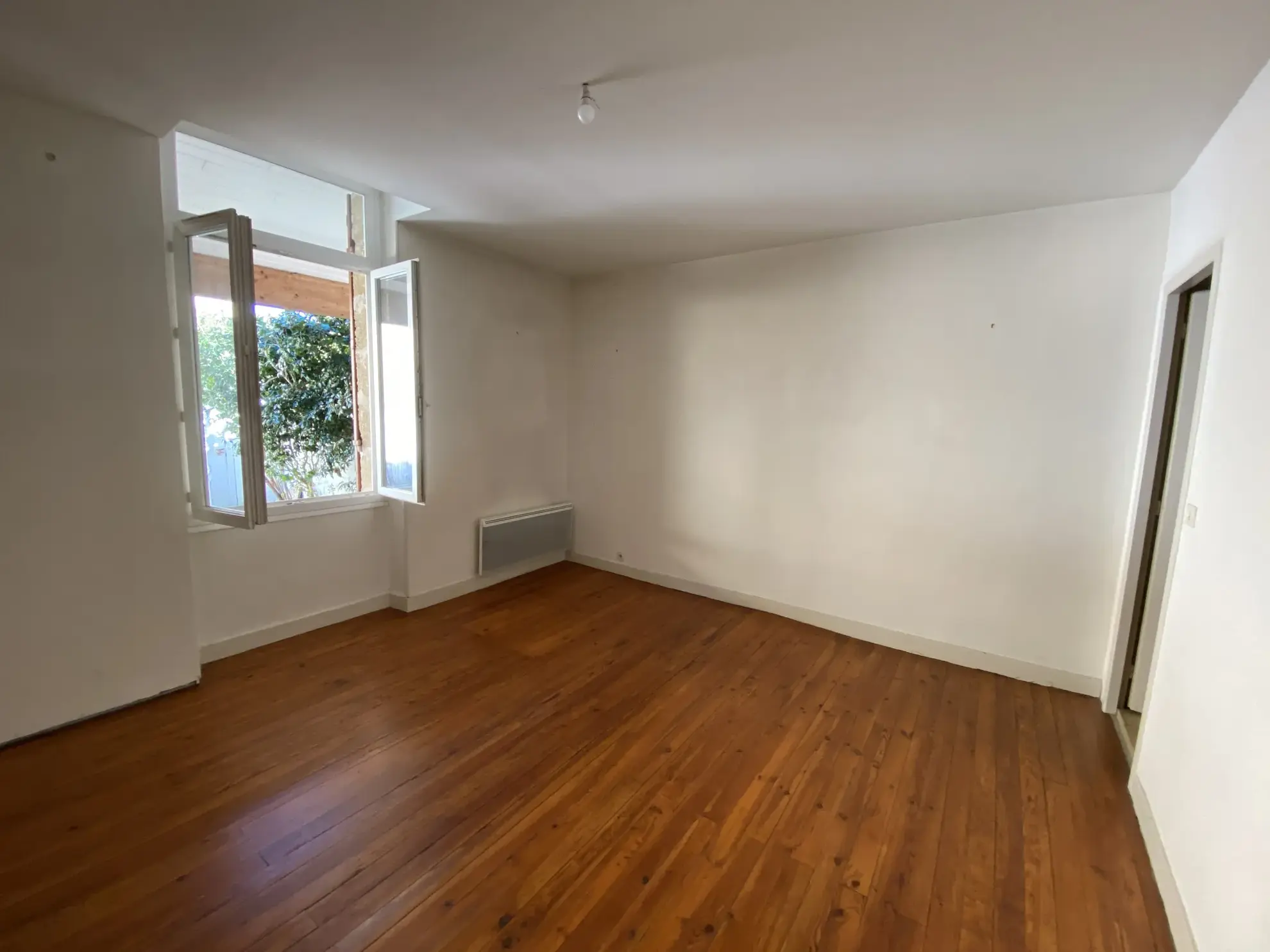 Maison avec cour à vendre au centre-ville de Langon 