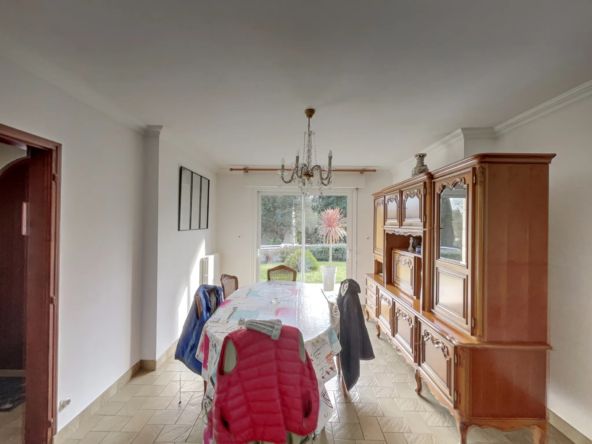 Maison des années 80 à Pluvigner avec jardin 