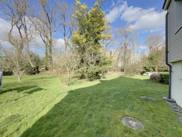 Maison des années 80 à Pluvigner avec jardin 