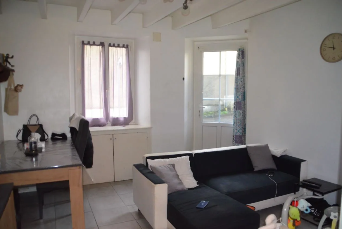 Immeuble à La Caillère Saint Hilaire avec 2 Logements 