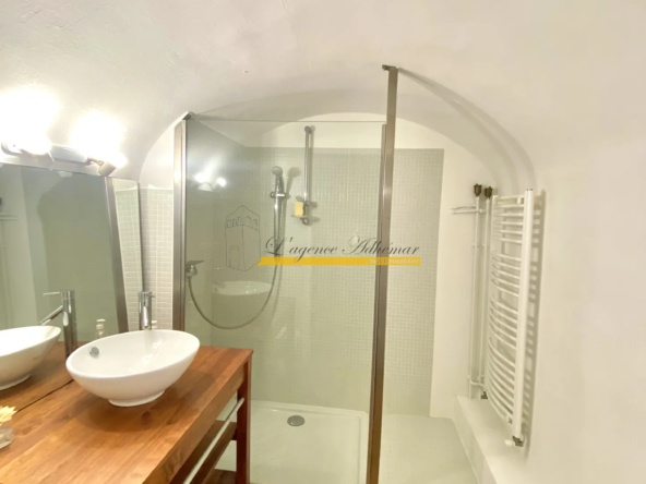 À vendre : Appartement T4 duplex dans l'ancienne abbaye de Maubec à Montélimar 