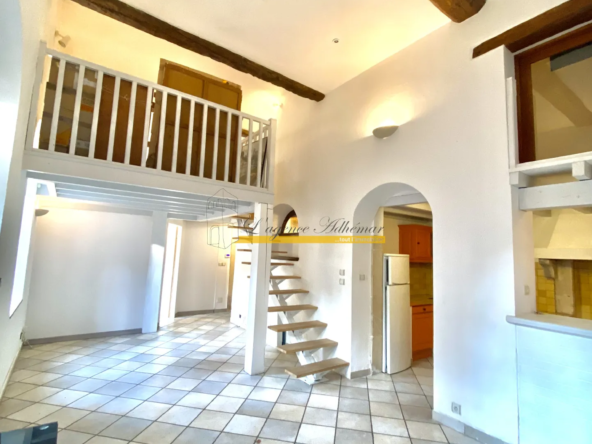 À vendre : Appartement T4 duplex dans l'ancienne abbaye de Maubec à Montélimar 