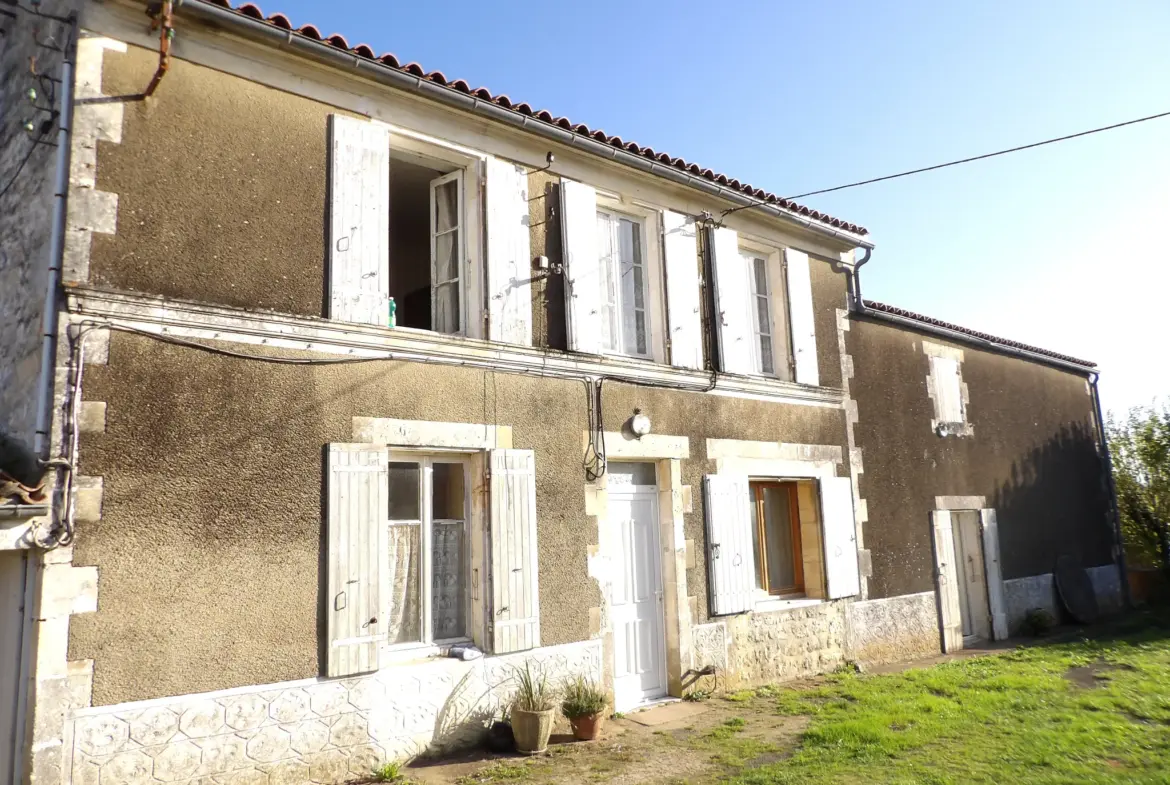 Maison charentaise à rénover près de Saint-Savinien 