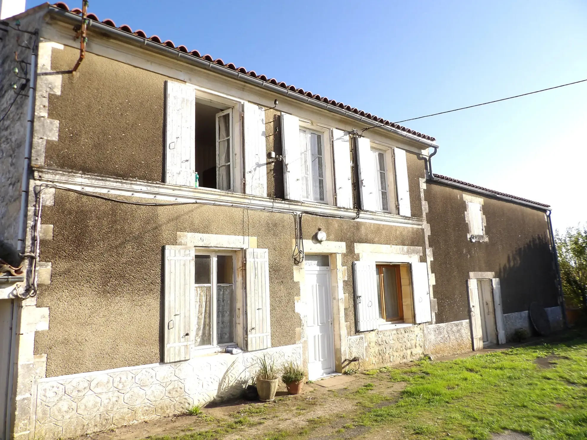 Maison charentaise à rénover près de Saint-Savinien 
