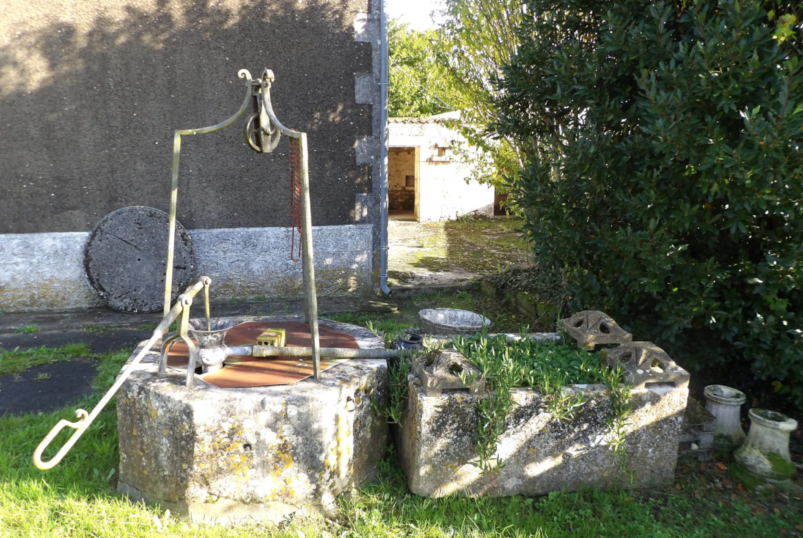 Maison charentaise à rénover près de Saint-Savinien 