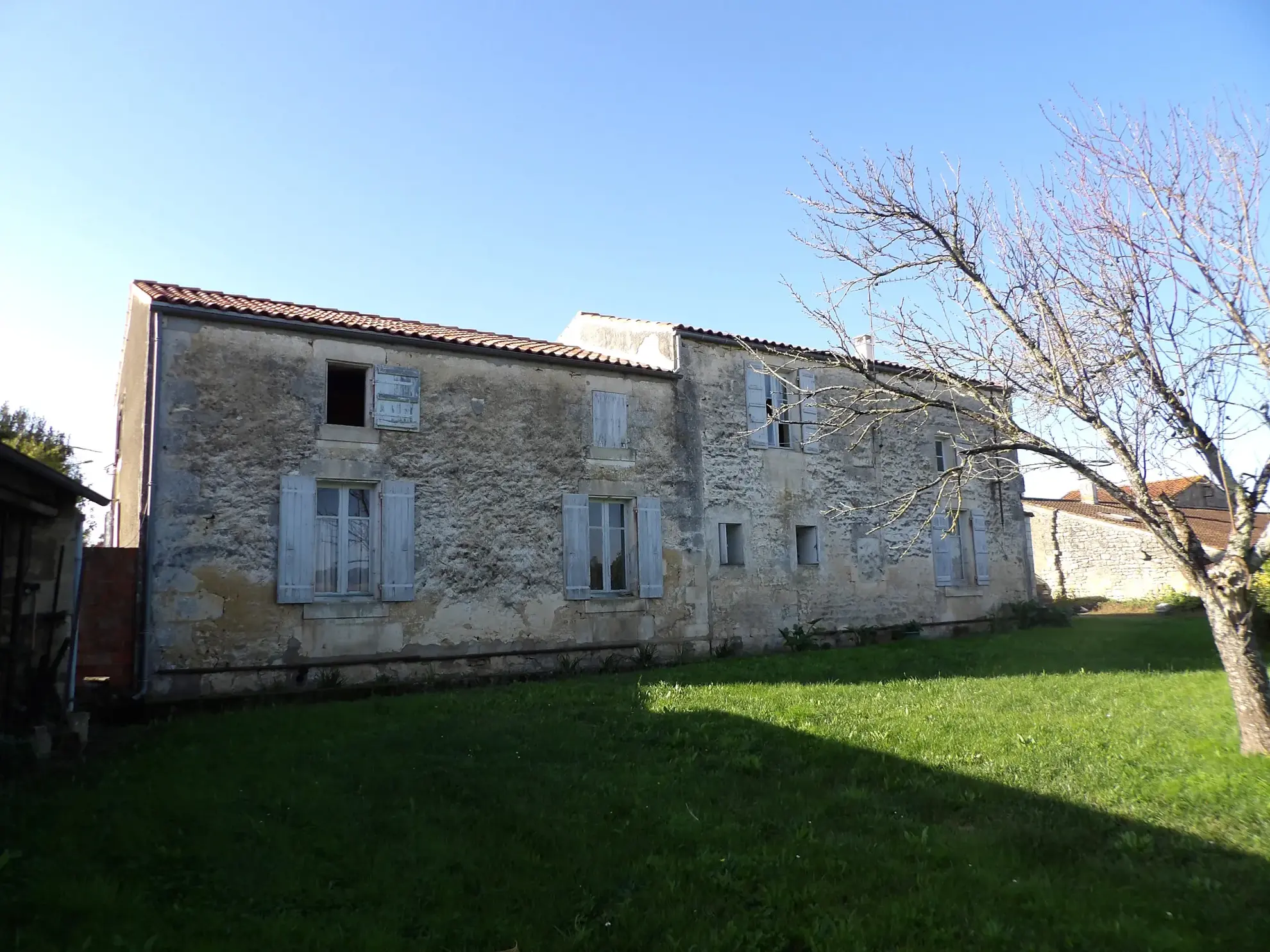 Maison charentaise à rénover près de Saint-Savinien 