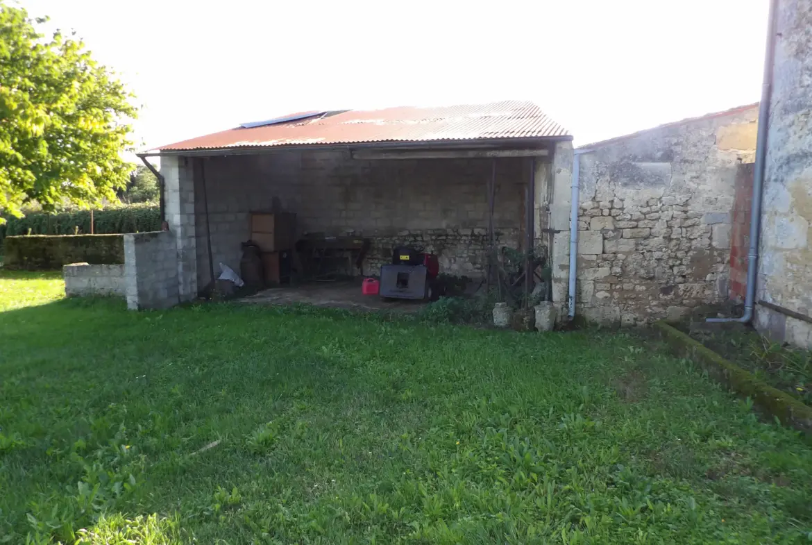 Maison charentaise à rénover près de Saint-Savinien 