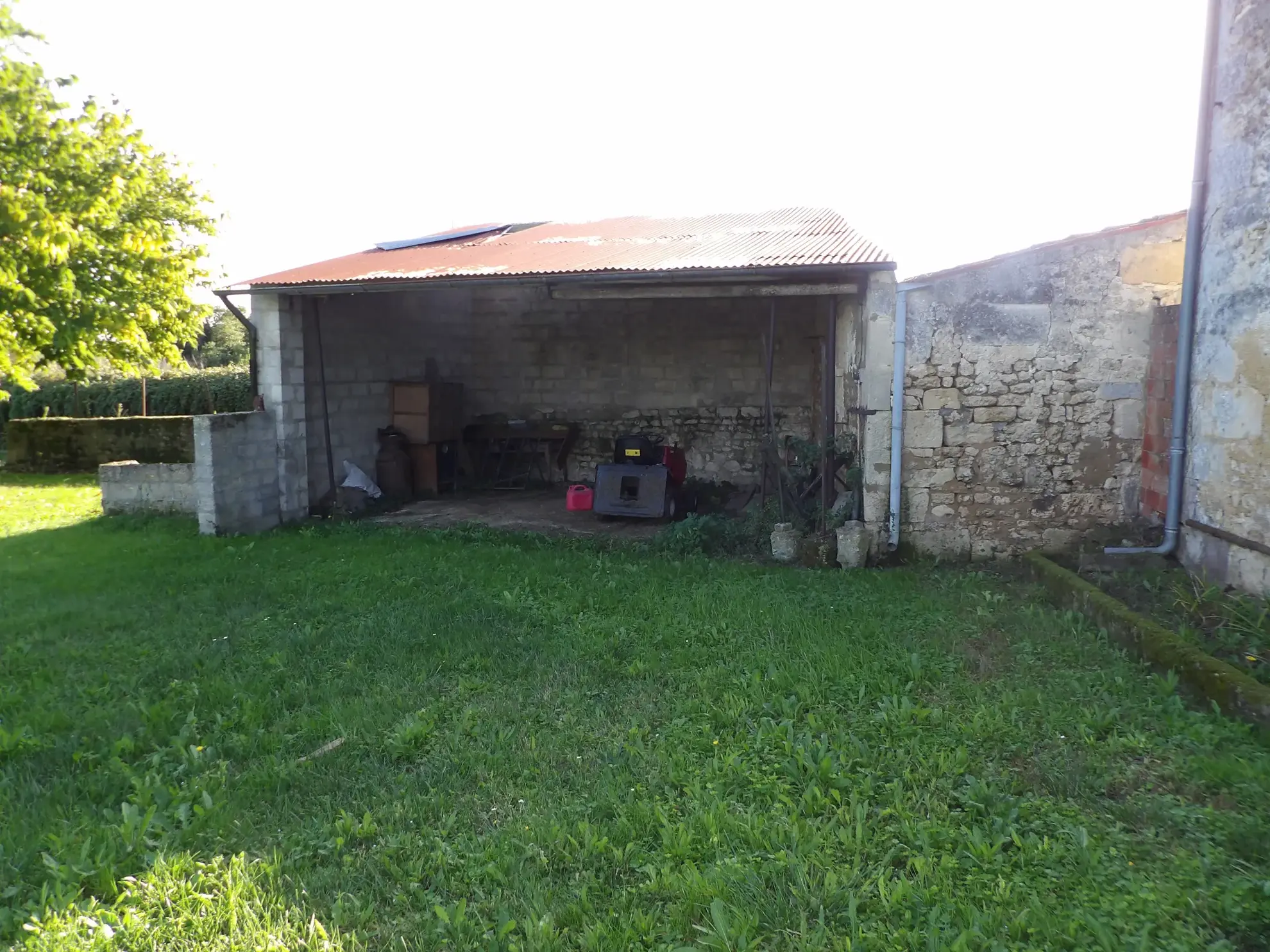 Maison charentaise à rénover près de Saint-Savinien 