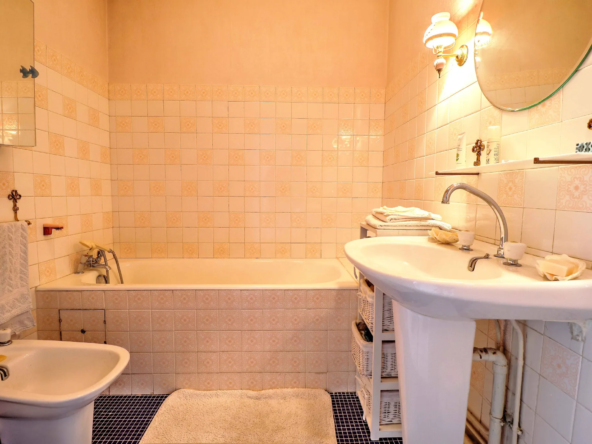 Bel Appartement Ancien de 118,97 m² au Coeur de Valence 