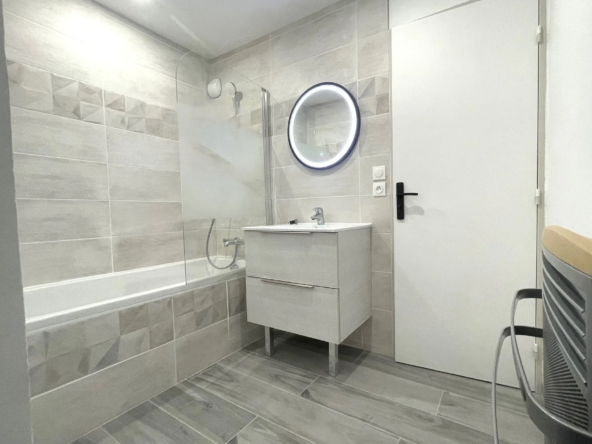 À vendre : Appartement T3 lumineux dans le centre de Six Fours Les Plages 