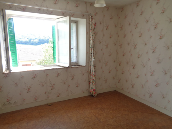 Maison de 86 m² avec dépendances à Prémery sur 2085 m² 