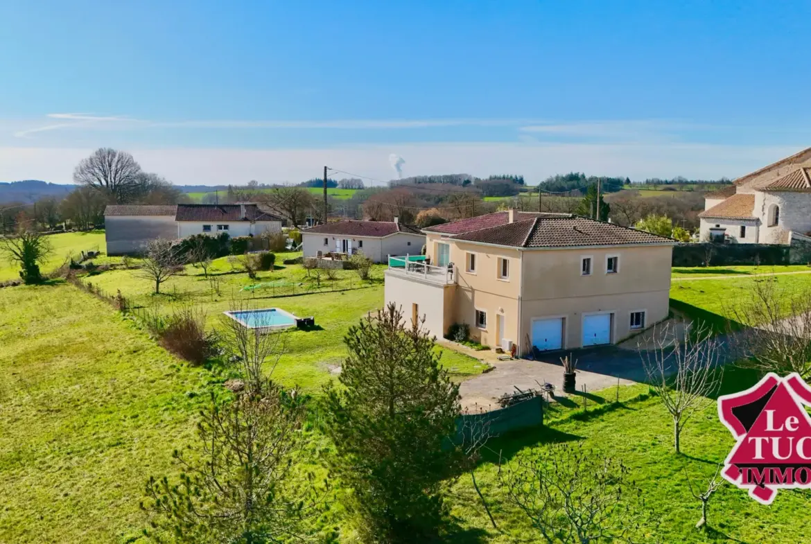 Maison contemporaine avec piscine chauffée à Massoules 
