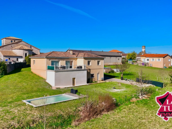 Maison contemporaine avec piscine chauffée à Massoules 