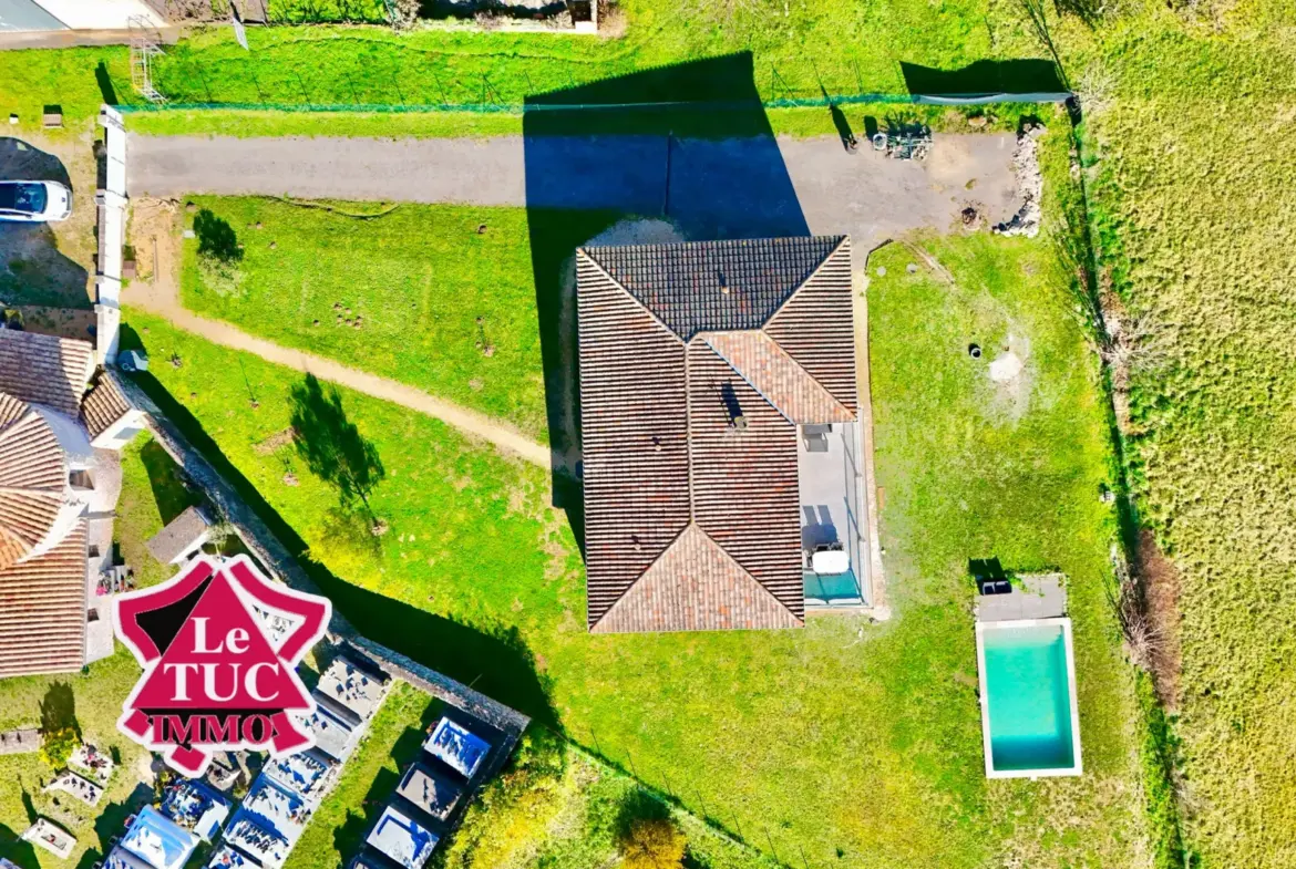 Maison contemporaine avec piscine chauffée à Massoules 