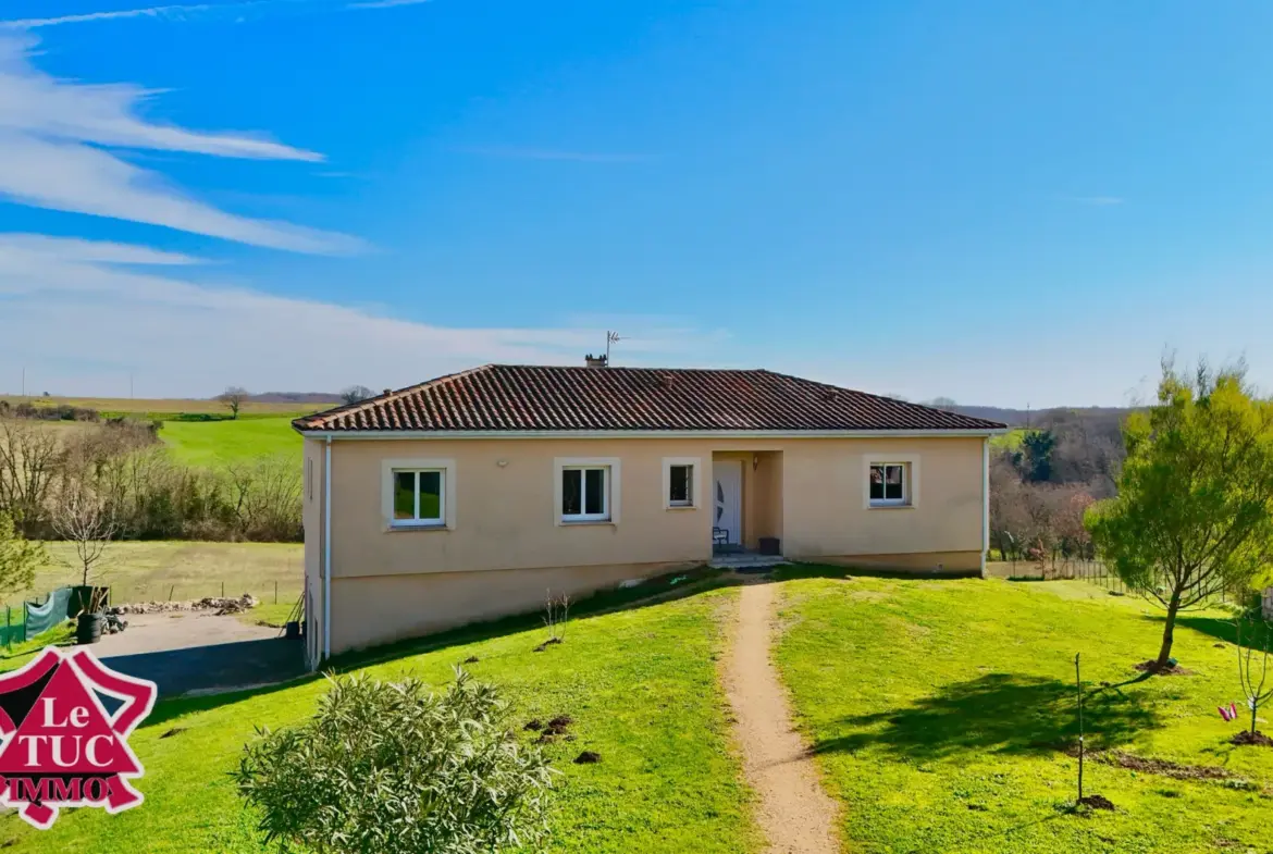 Maison contemporaine avec piscine chauffée à Massoules 