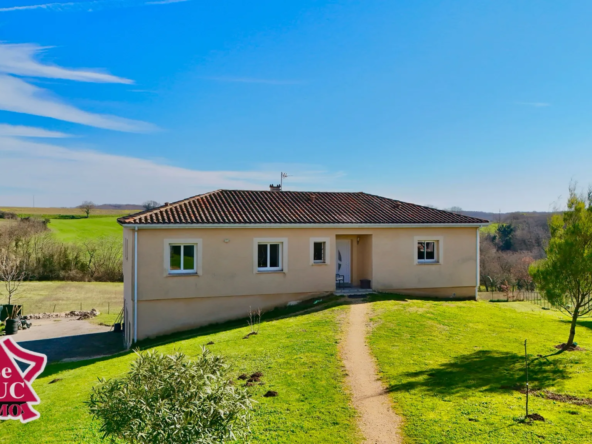 Maison contemporaine avec piscine chauffée à Massoules 