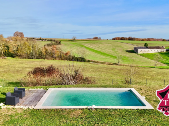 Maison contemporaine avec piscine chauffée à Massoules 