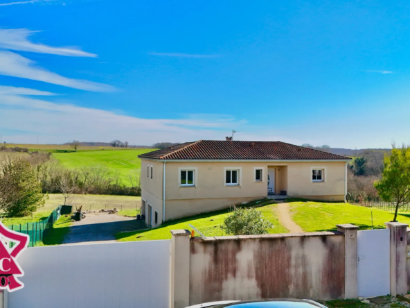 Maison contemporaine avec piscine chauffée à Massoules 