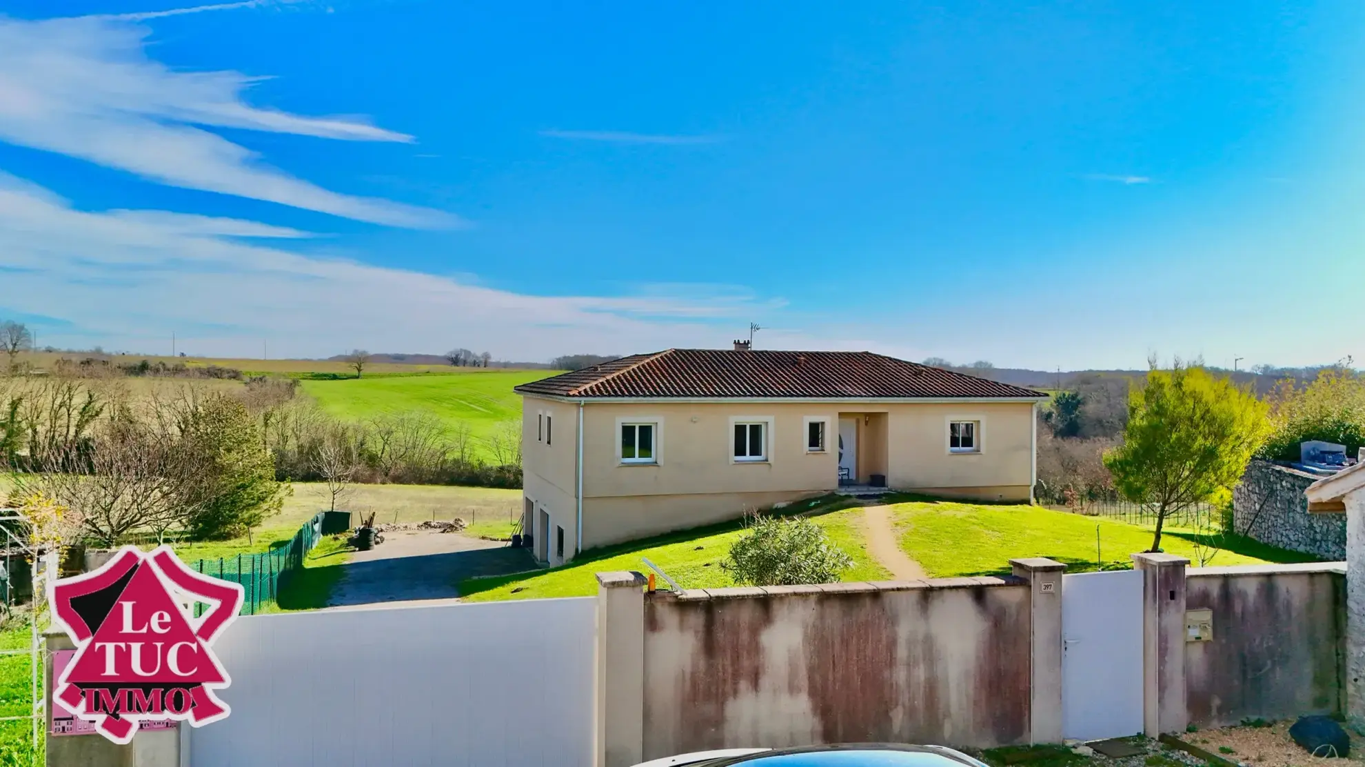 Maison contemporaine avec piscine chauffée à Massoules 