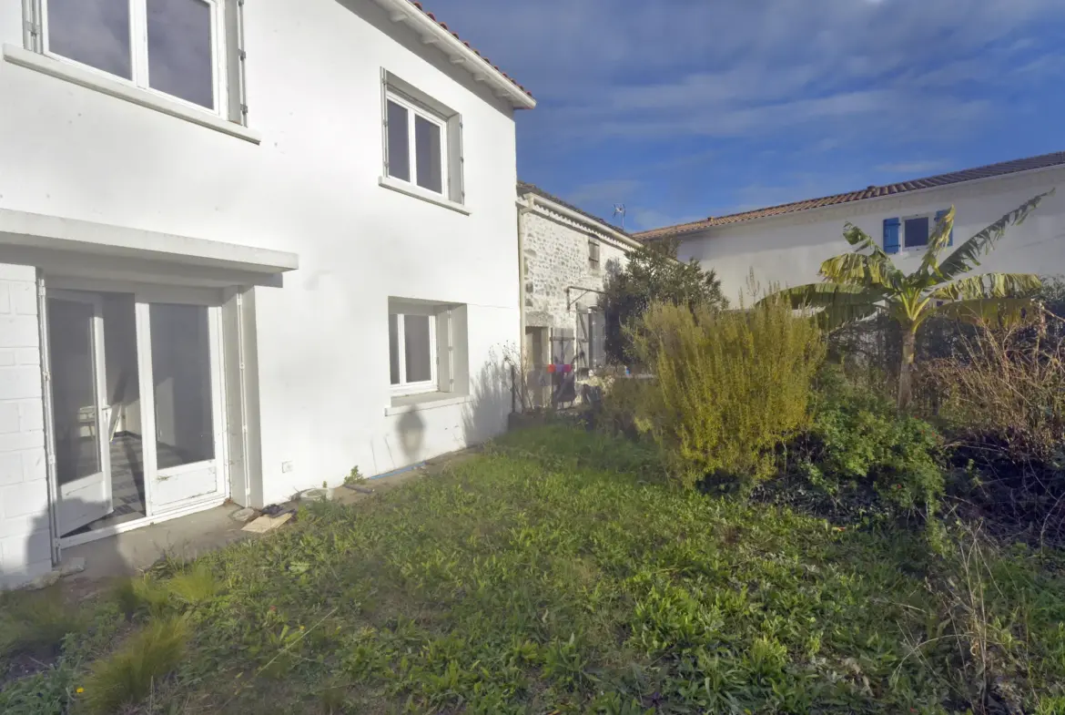Maison spacieuse à vendre à Cozes - Charente-Maritime 