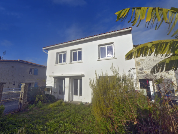 Maison spacieuse à vendre à Cozes - Charente-Maritime