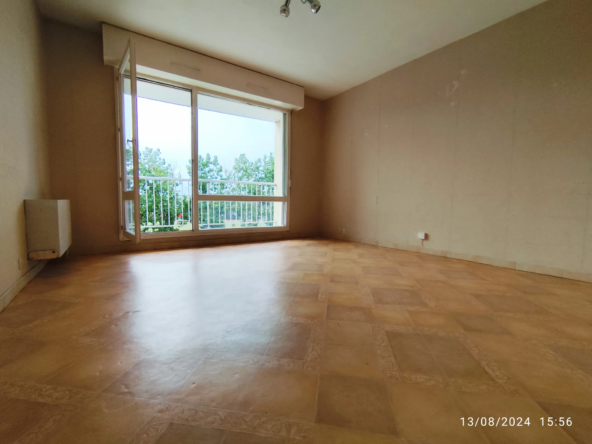 À vendre : Appartement T2 dernier étage à Pontoise avec balcon 