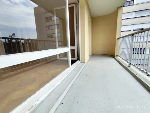À vendre : Appartement T2 dernier étage à Pontoise avec balcon 