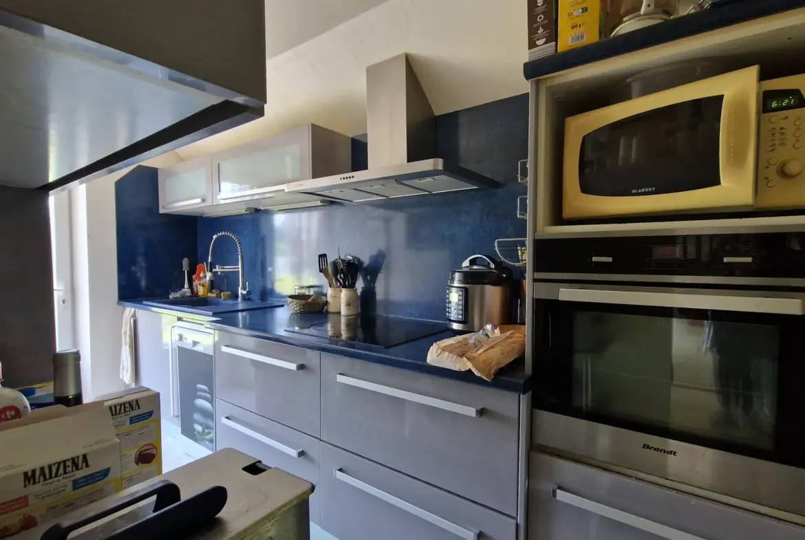 Longère spacieuse à vendre près de Limoges, 3 chambres sur 1300 m² 