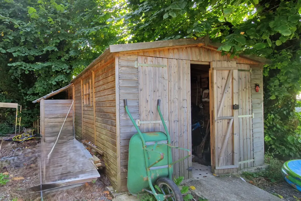 Longère spacieuse à vendre près de Limoges, 3 chambres sur 1300 m² 