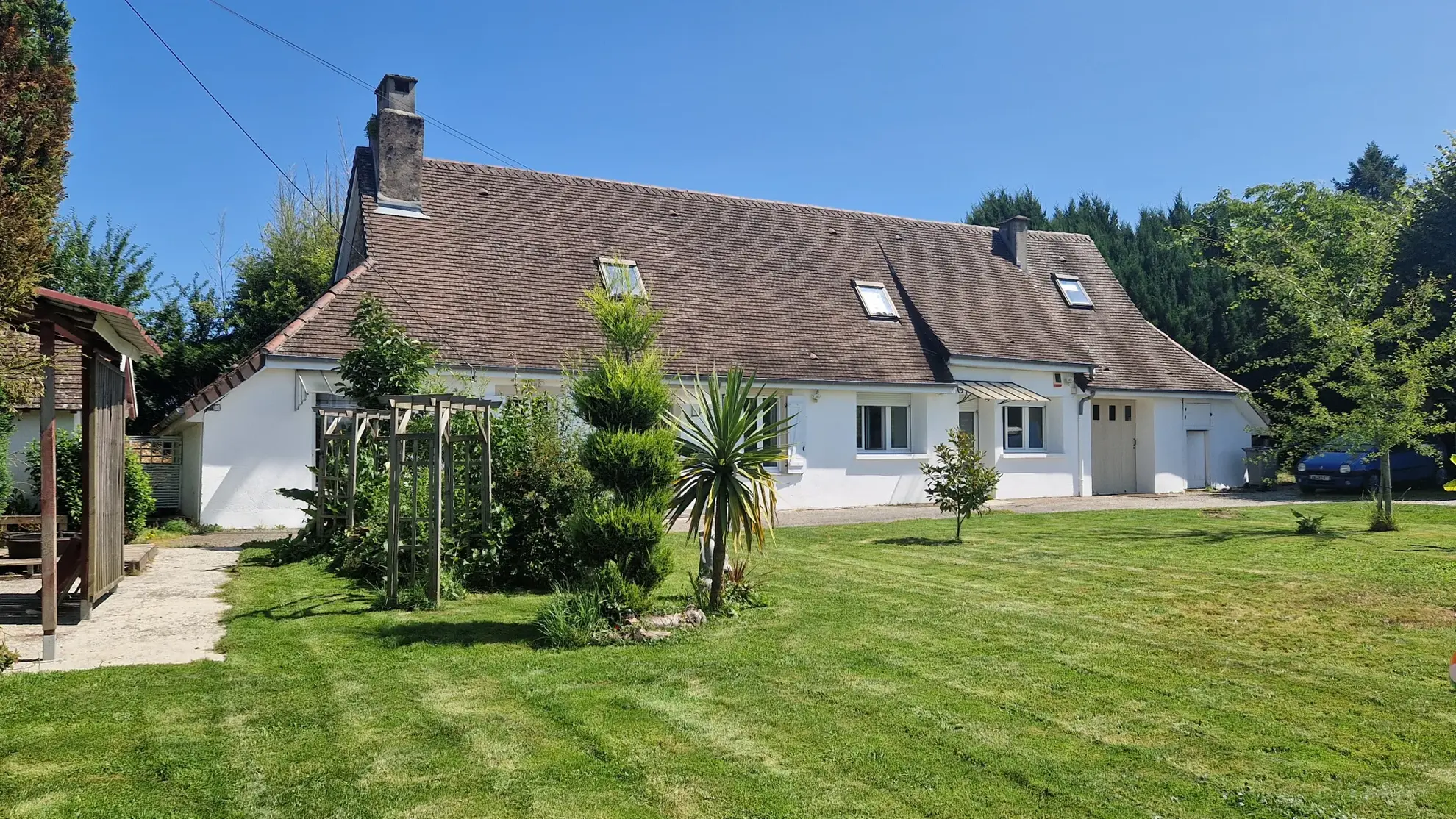Longère spacieuse à vendre près de Limoges, 3 chambres sur 1300 m² 