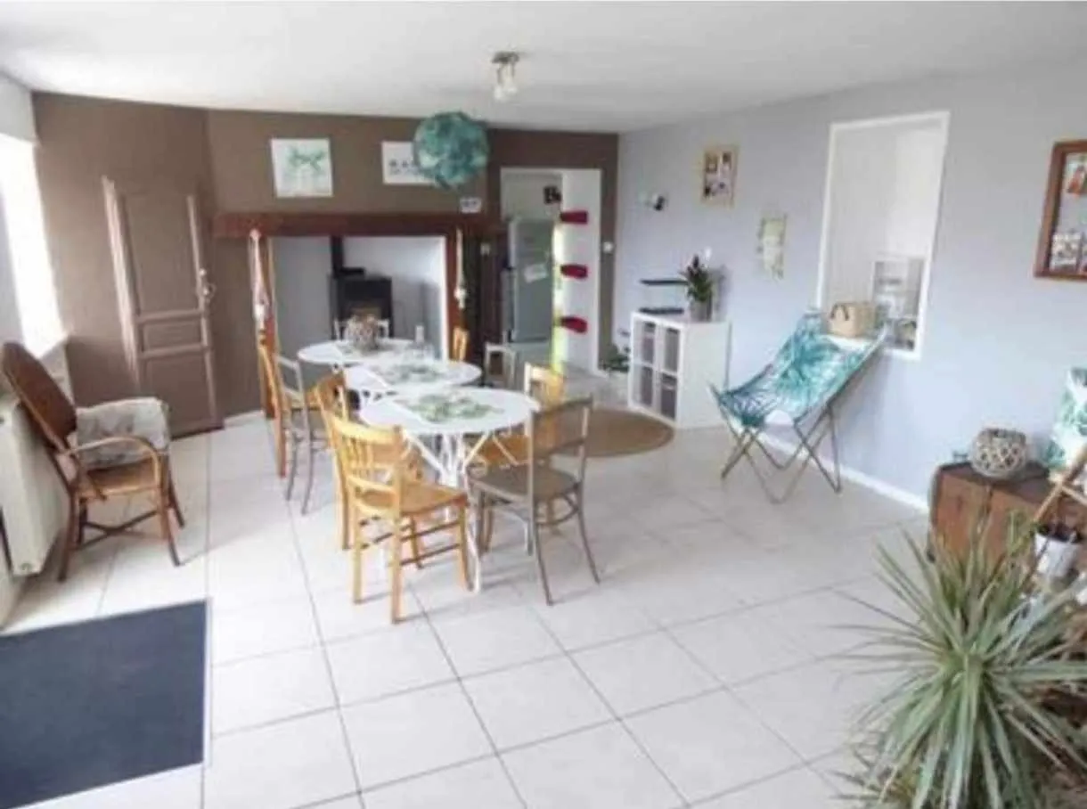 Longère spacieuse à vendre près de Limoges, 3 chambres sur 1300 m² 
