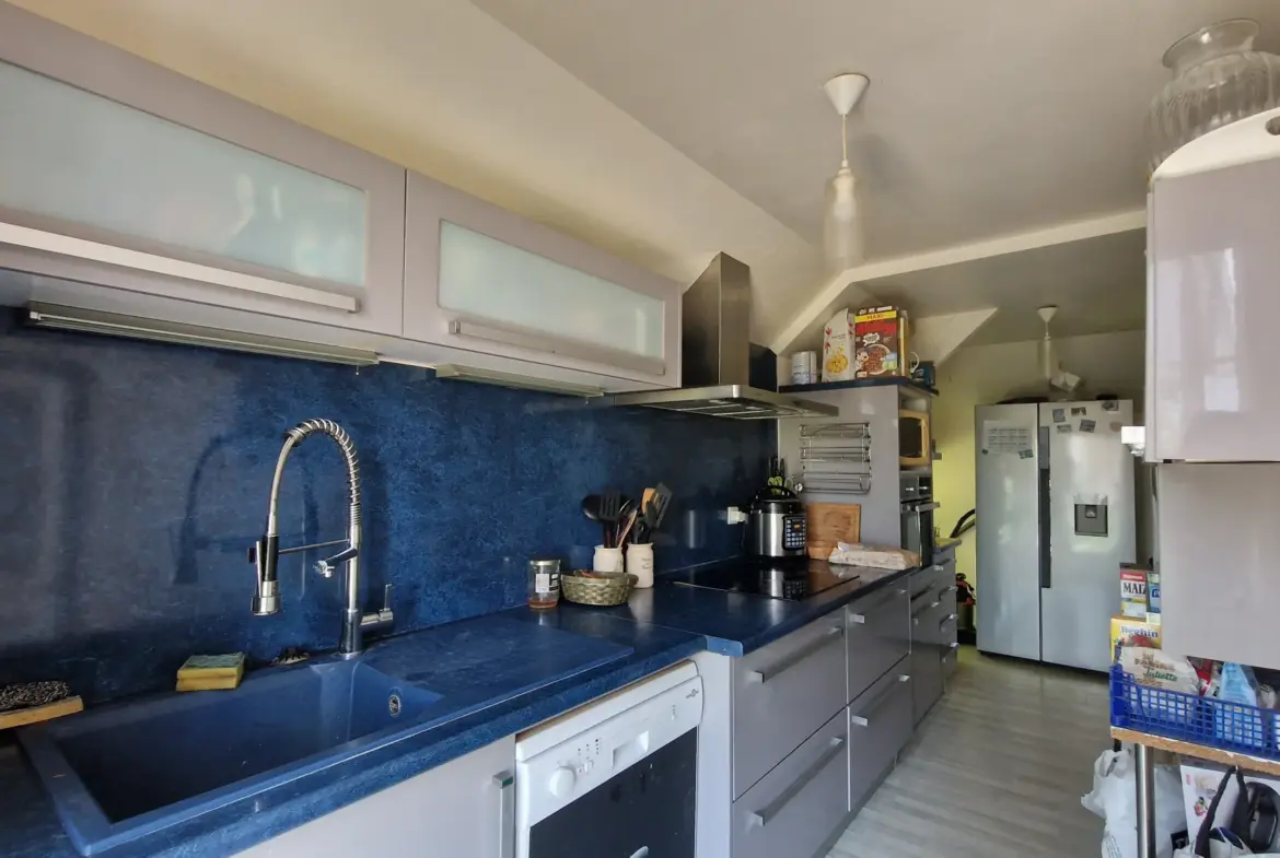 Longère spacieuse à vendre près de Limoges, 3 chambres sur 1300 m² 