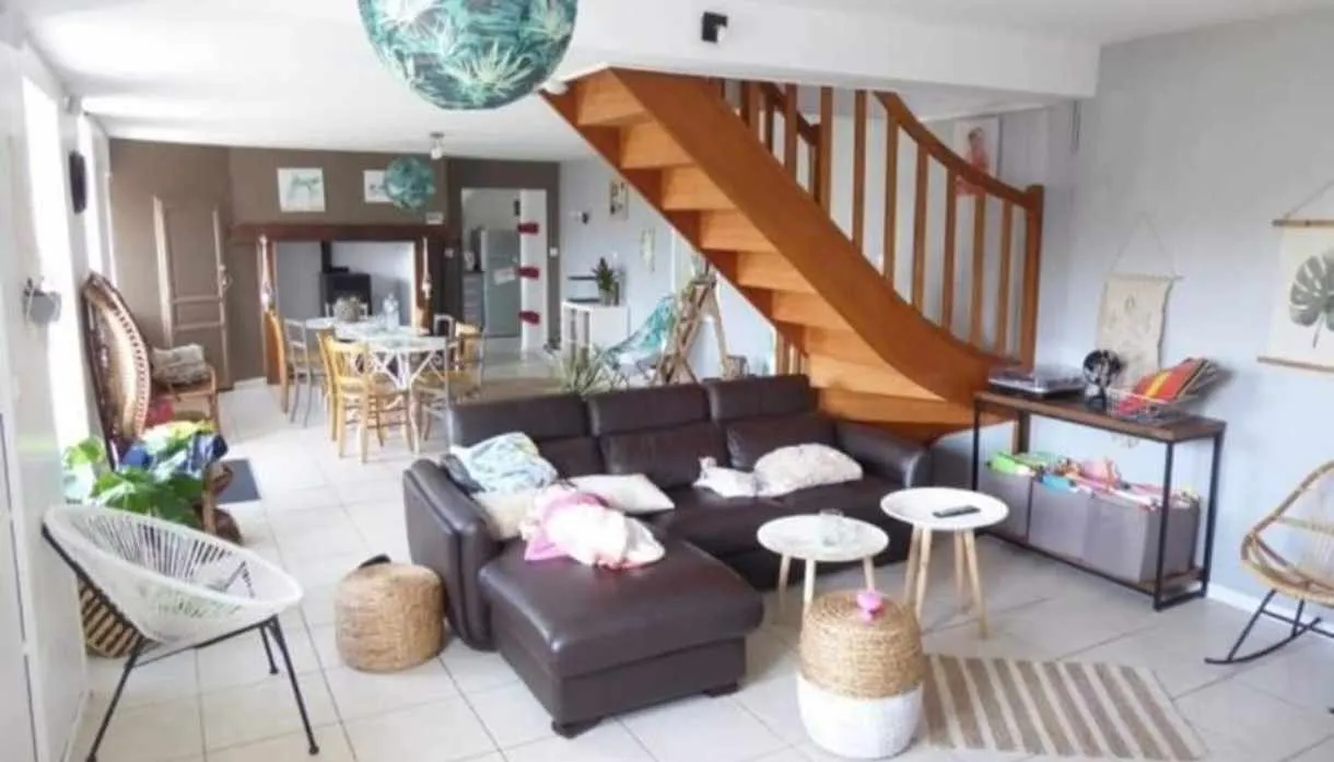 Longère spacieuse à vendre près de Limoges, 3 chambres sur 1300 m² 