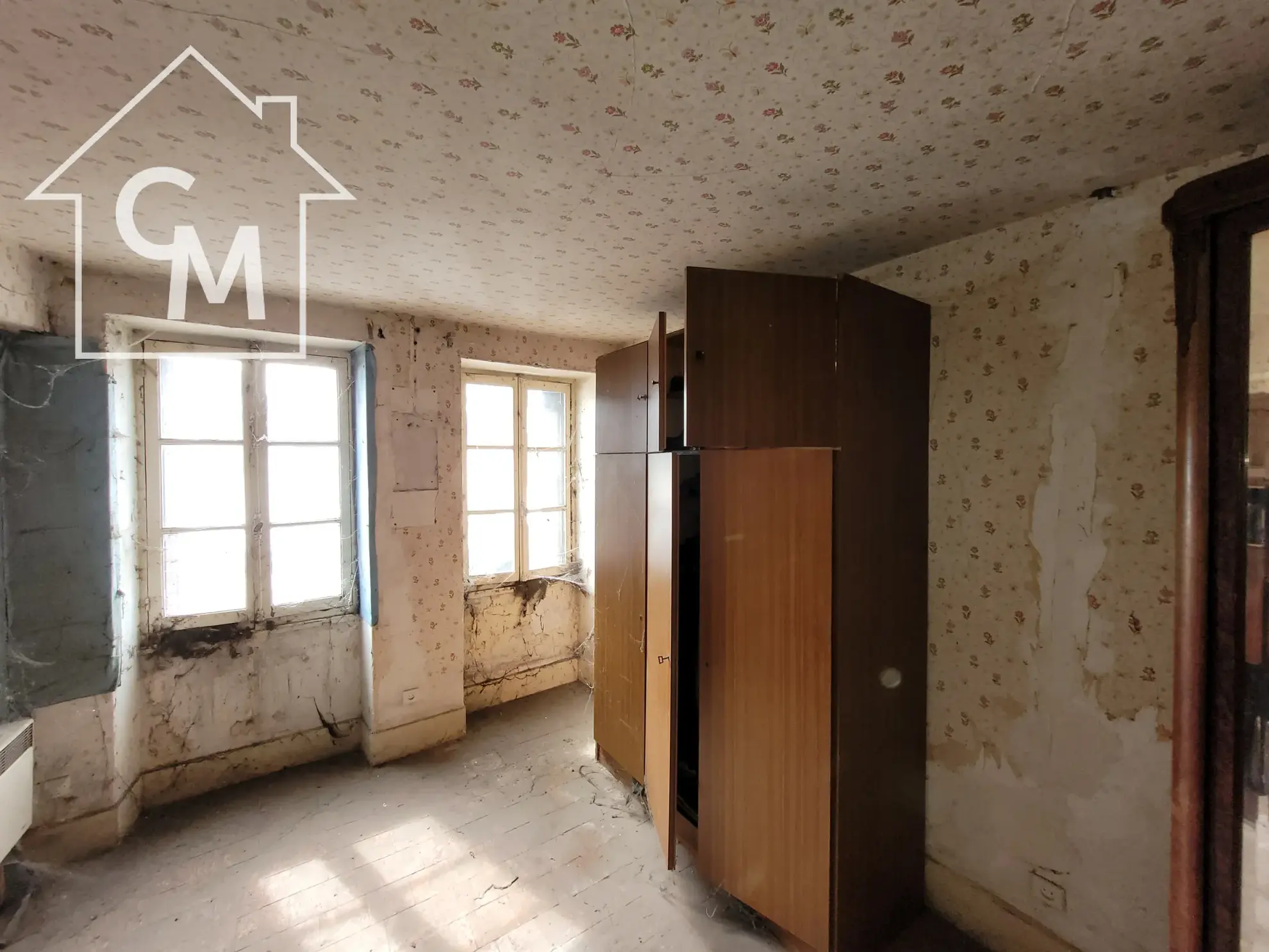 Maison de ville 3 pièces à rénover avec jardinet à Pougny 