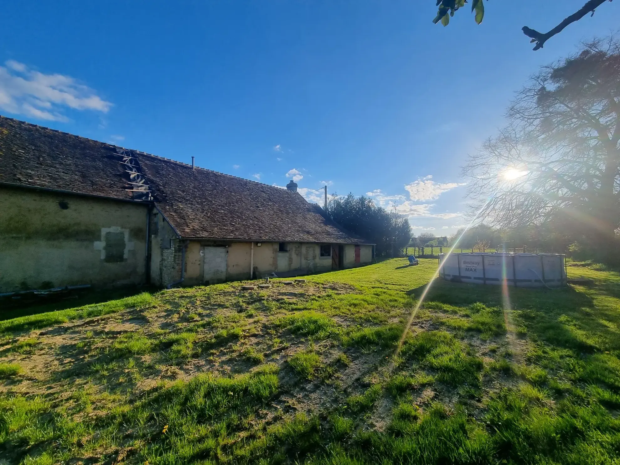 Longère spacieuse au Mêle-sur-Sarthe avec 2 chambres 