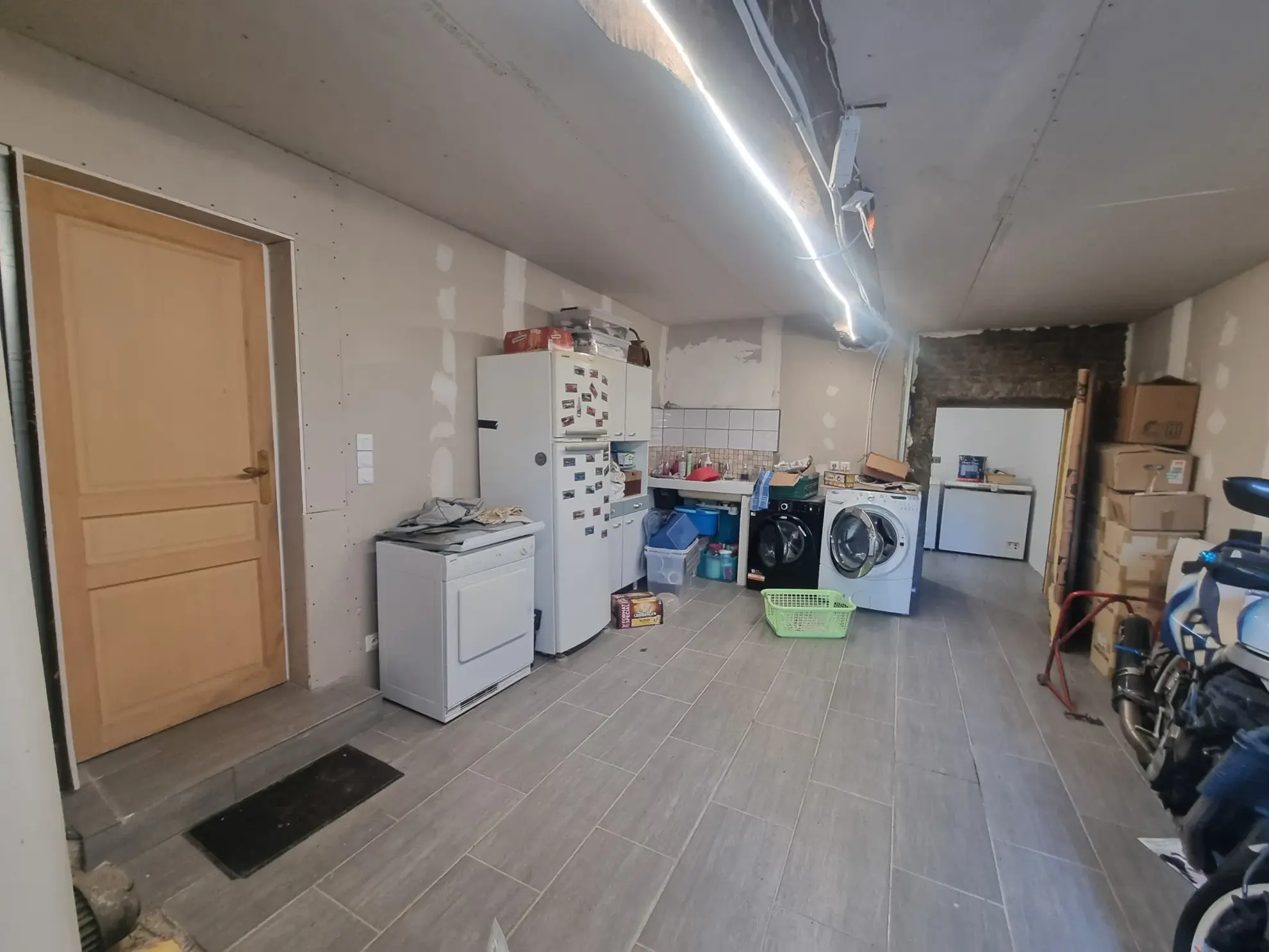 Longère spacieuse au Mêle-sur-Sarthe avec 2 chambres 