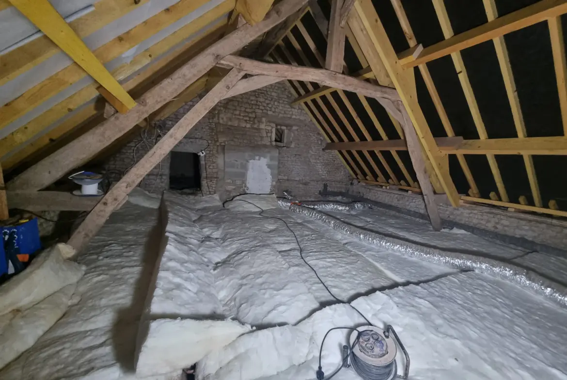 Longère spacieuse au Mêle-sur-Sarthe avec 2 chambres 