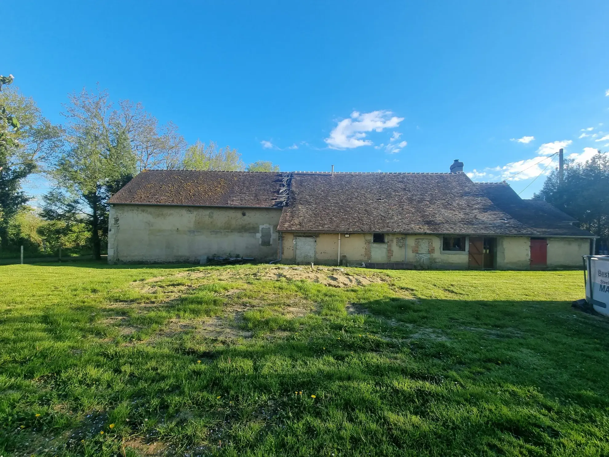 Longère spacieuse au Mêle-sur-Sarthe avec 2 chambres 