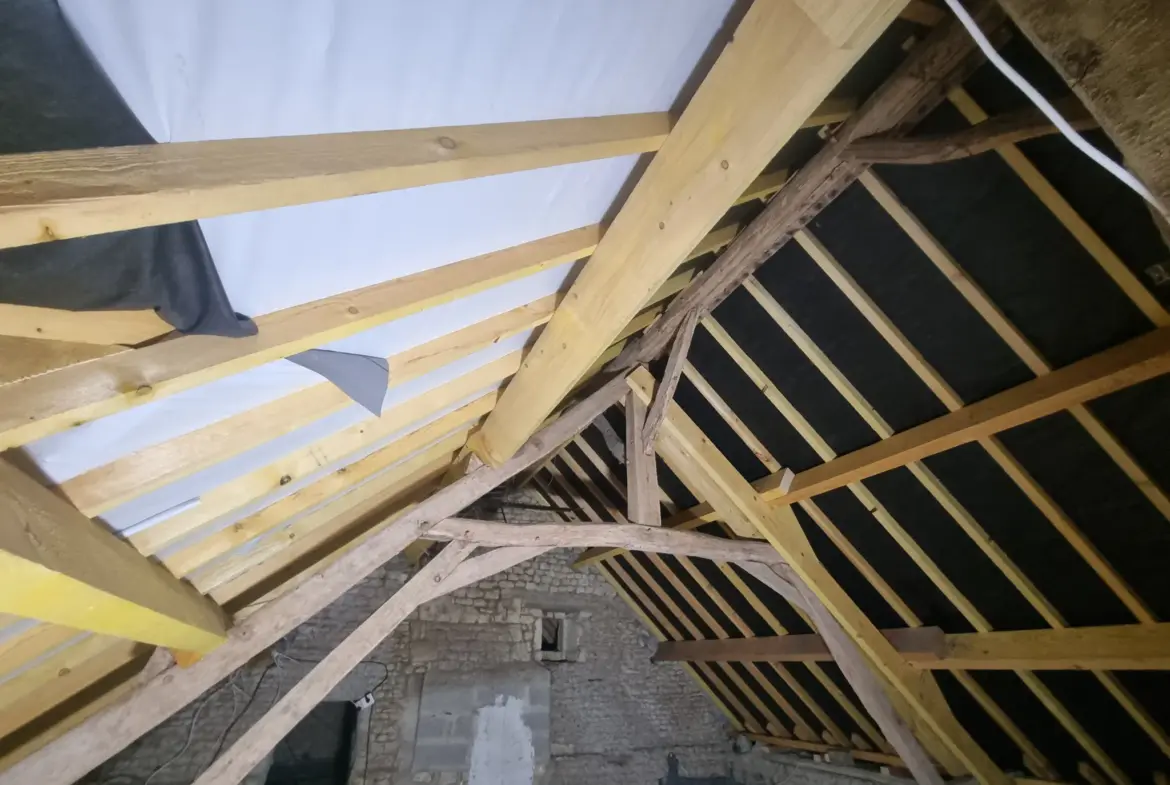Longère spacieuse au Mêle-sur-Sarthe avec 2 chambres 
