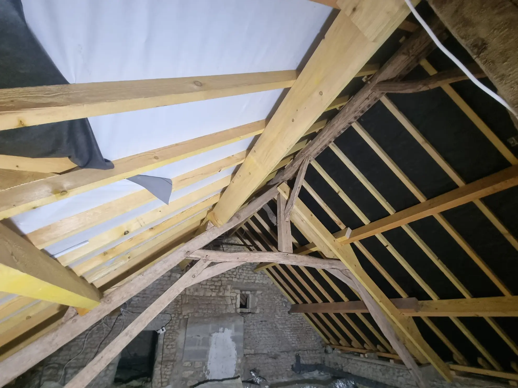 Longère spacieuse au Mêle-sur-Sarthe avec 2 chambres 