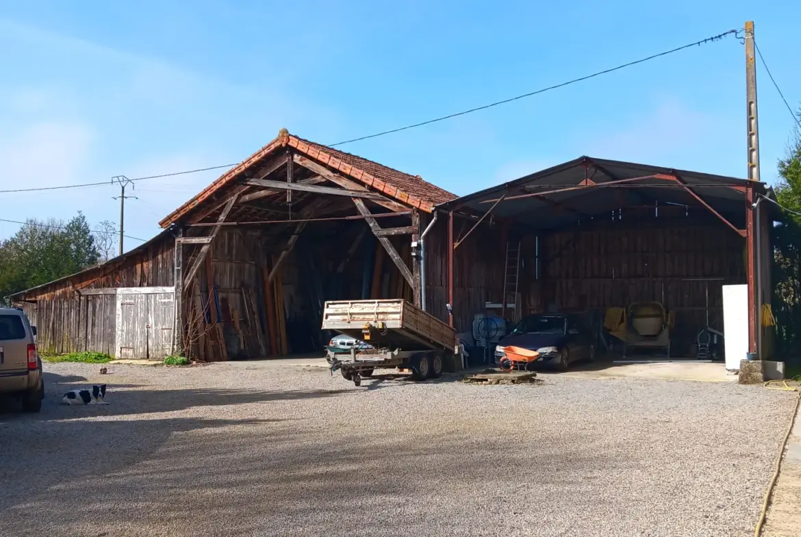 Longère spacieuse au Mêle-sur-Sarthe avec 2 chambres 