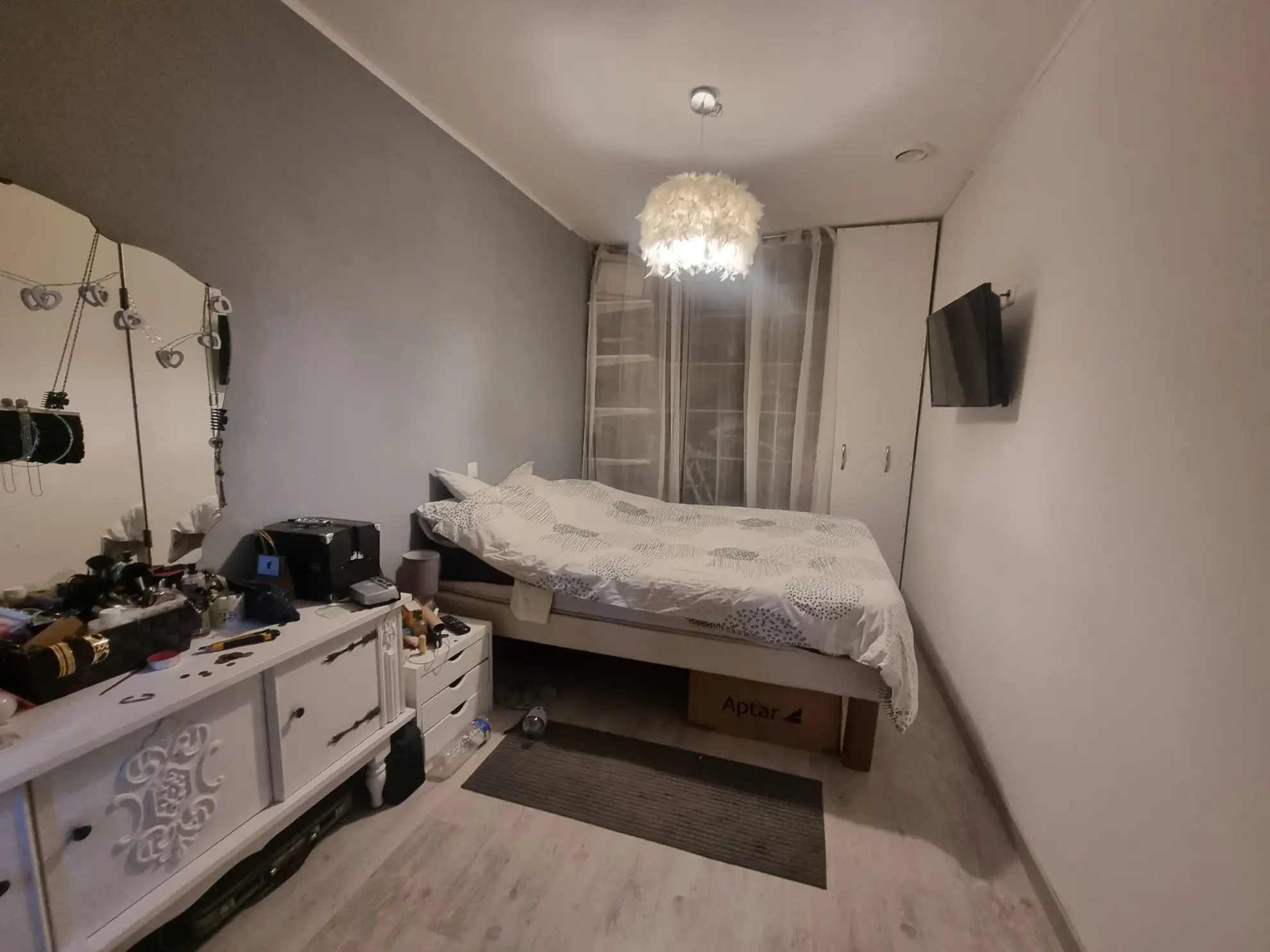 Longère spacieuse au Mêle-sur-Sarthe avec 2 chambres 