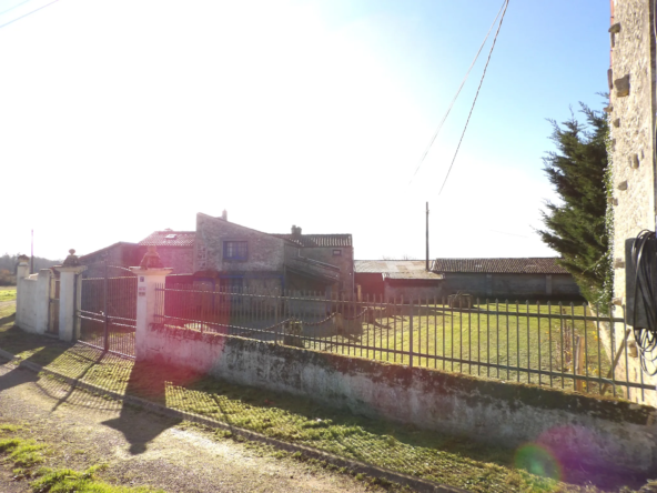 Maison 6 pièces à vendre proche de Saint Savinien avec jardin 