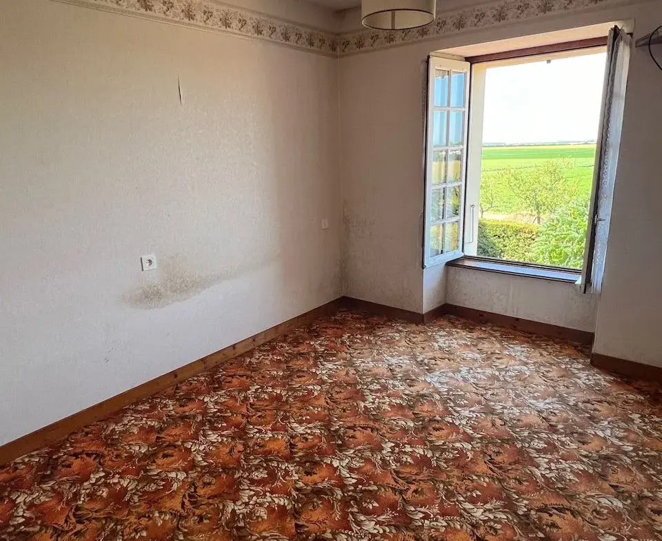 Charmante Maison en Pierres à Vendre à Sainte Hermine 
