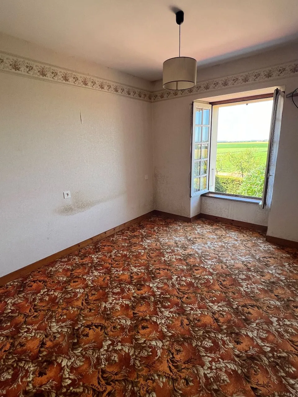 Charmante Maison en Pierres à Vendre à Sainte Hermine 